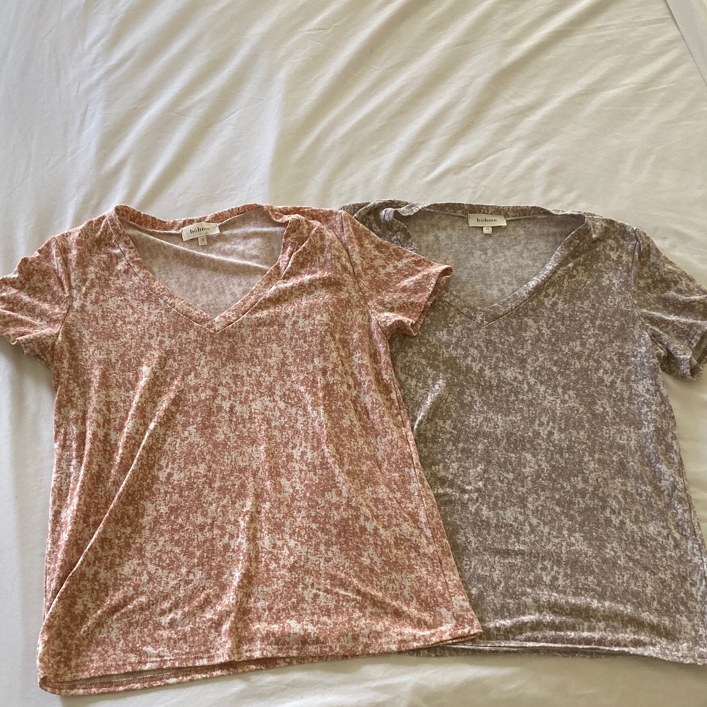 Bohme Set of Two V-Neck T-Shirts in Pink and Mauve Size S and M - Picture 1 of 3